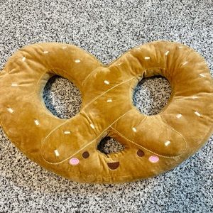 Pretzel Pillow